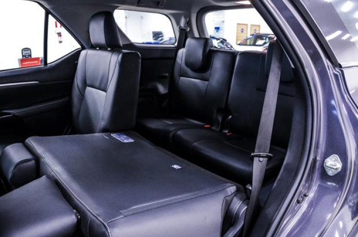Toyota HILUX SW4 2.8 D-4D TURBO DIESEL SRX PLATINUM 4X4 AUTOMÁTICO 23
