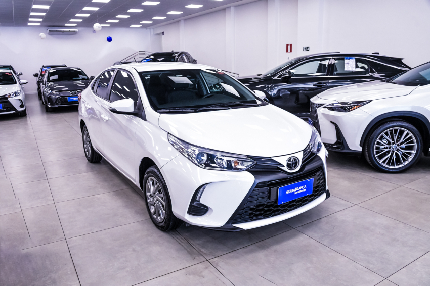 Toyota YARIS 1.5 16V FLEX SEDAN XS MULTIDRIVE 5