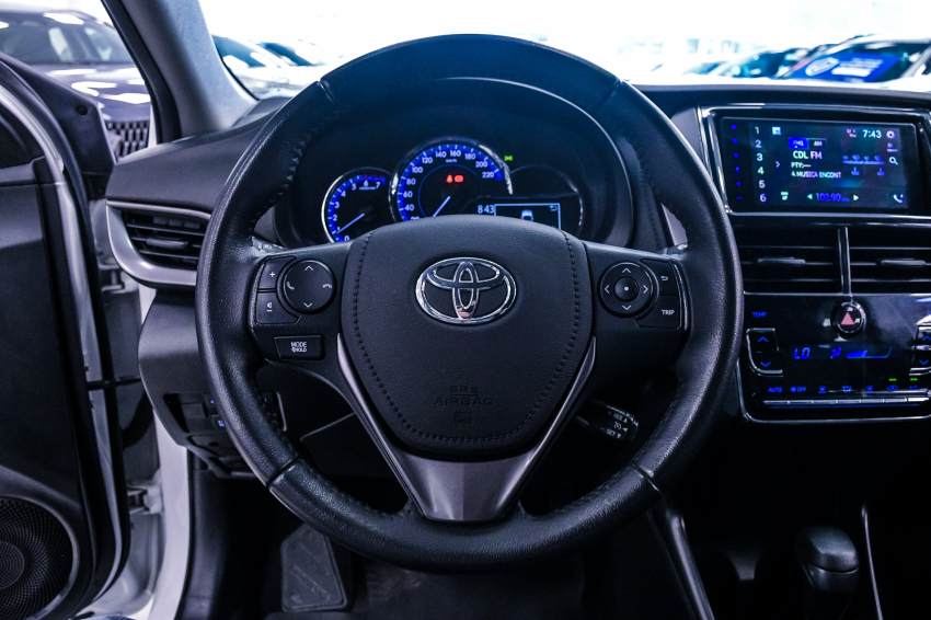 Toyota YARIS 1.5 16V FLEX SEDAN XS MULTIDRIVE 15