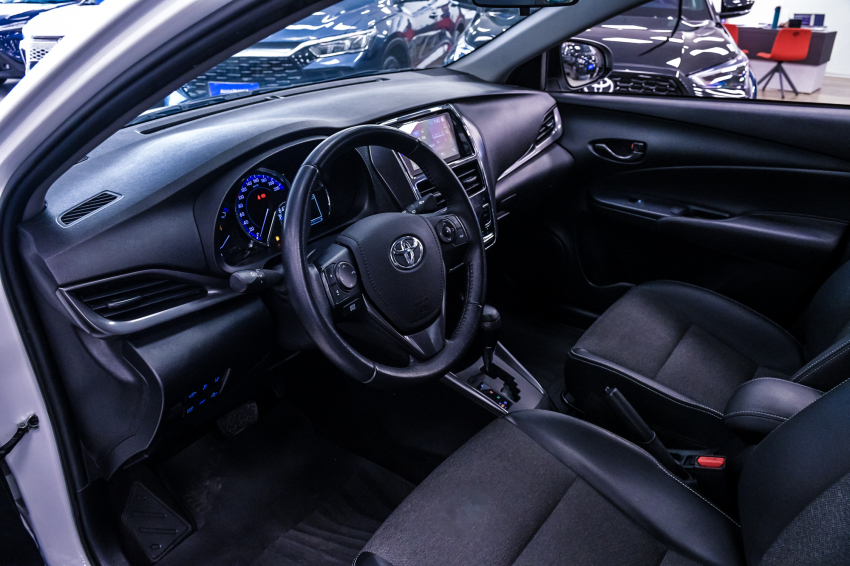 Toyota YARIS 1.5 16V FLEX SEDAN XS MULTIDRIVE 13