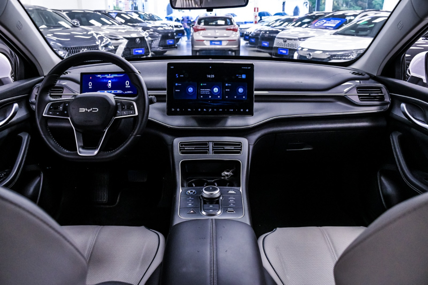 BYD KING 1.5 DM-I PHEV GL AUTOMÁTICO 13