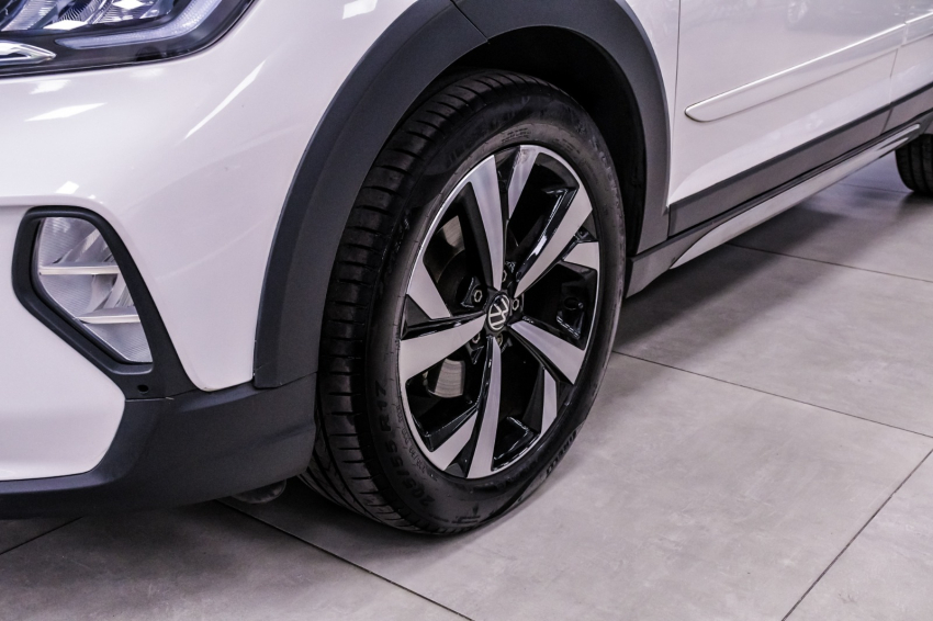 Volkswagen NIVUS 1.0 200 TSI TOTAL FLEX HIGHLINE AUTOMÁTICO 2