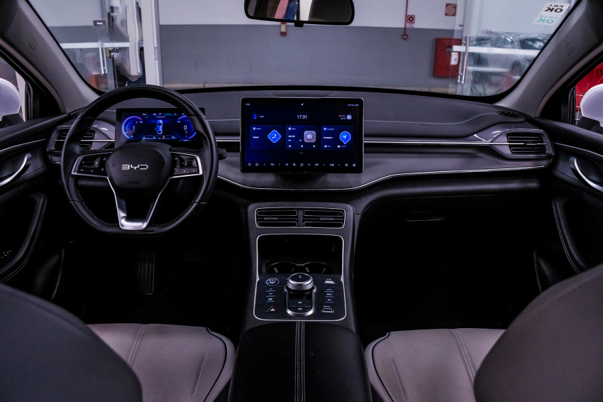 BYD KING 1.5 DM-I PHEV GL AUTOMÁTICO 11