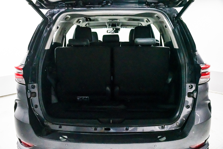 Toyota HILUX SW4 2.8 D-4D TURBO DIESEL SRX PLATINUM 4X4 AUTOMÁTICO 11
