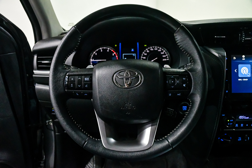 Toyota HILUX SW4 2.8 D-4D TURBO DIESEL SRX PLATINUM 4X4 AUTOMÁTICO 16