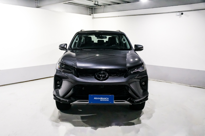 Toyota HILUX SW4 2.8 D-4D TURBO DIESEL SRX PLATINUM 4X4 AUTOMÁTICO 3