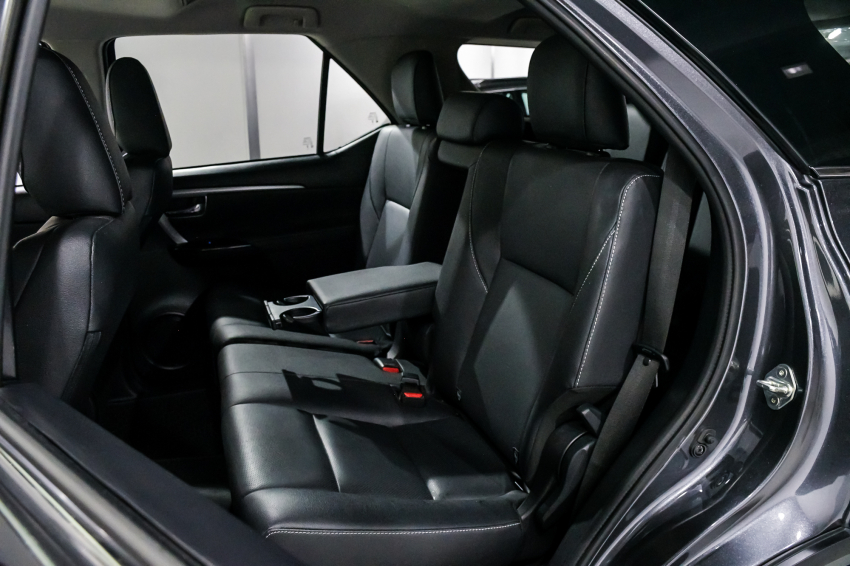Toyota HILUX SW4 2.8 D-4D TURBO DIESEL SRX PLATINUM 4X4 AUTOMÁTICO 23
