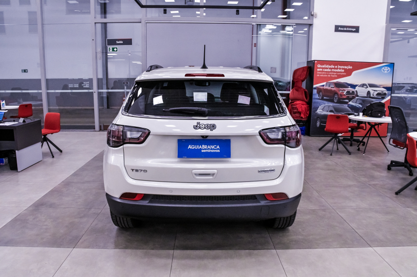 JEEP COMPASS 1.3 T270 TURBO FLEX LONGITUDE AT6 8