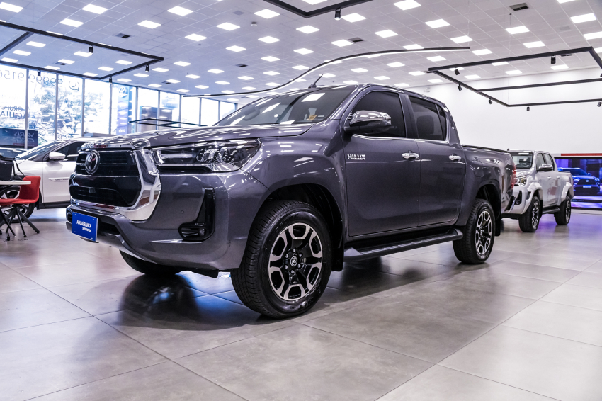 Toyota HILUX 2.8 D-4D TURBO DIESEL CD SRX 4X4 AUTOMÁTICO