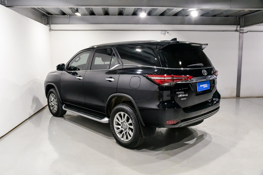 Toyota HILUX SW4 2.8 D-4D TURBO DIESEL SRX 7L 4X4 AUTOMÁTICO 7