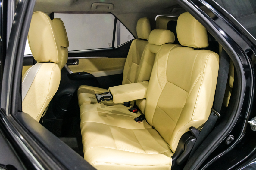 Toyota HILUX SW4 2.8 D-4D TURBO DIESEL SRX 7L 4X4 AUTOMÁTICO 23