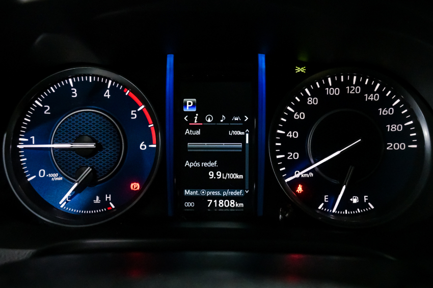 Toyota HILUX SW4 2.8 D-4D TURBO DIESEL SRX 7L 4X4 AUTOMÁTICO 13