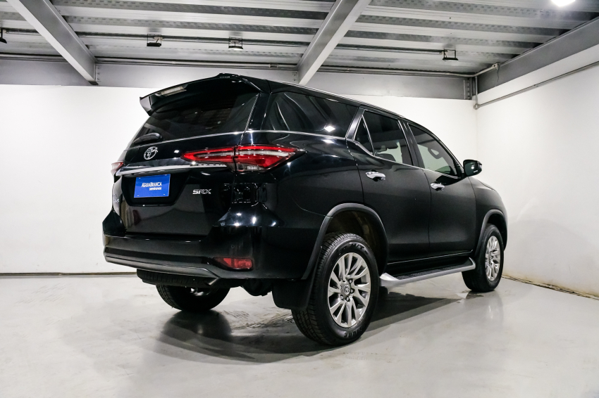 Toyota HILUX SW4 2.8 D-4D TURBO DIESEL SRX 7L 4X4 AUTOMÁTICO 10
