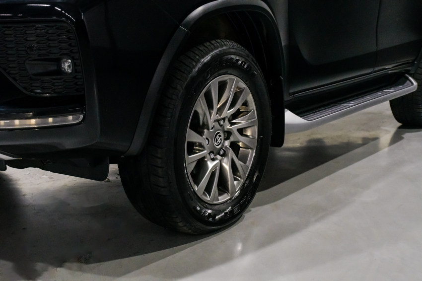 Toyota HILUX SW4 2.8 D-4D TURBO DIESEL SRX 7L 4X4 AUTOMÁTICO 2