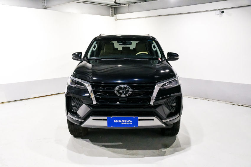 Toyota HILUX SW4 2.8 D-4D TURBO DIESEL SRX 7L 4X4 AUTOMÁTICO 3