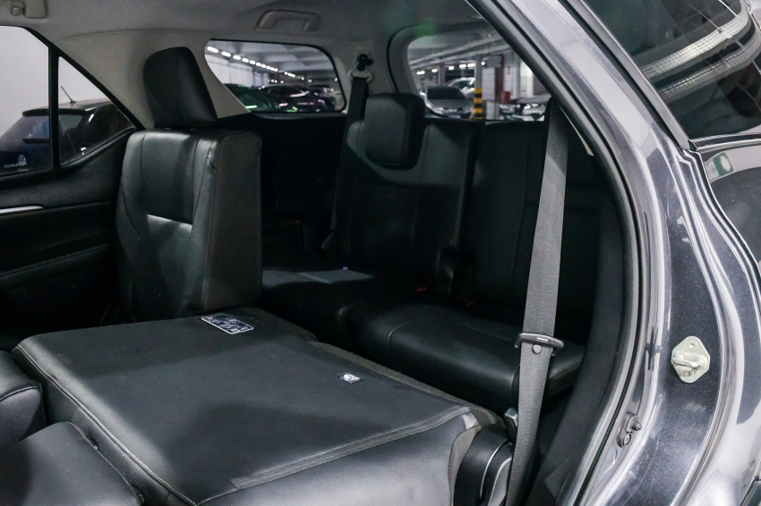Toyota HILUX SW4 2.8 D-4D TURBO DIESEL SRX 7L 4X4 AUTOMÁTICO 24