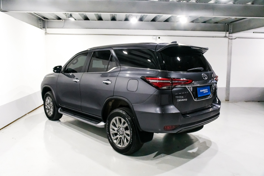 Toyota HILUX SW4 2.8 D-4D TURBO DIESEL SRX 7L 4X4 AUTOMÁTICO 7