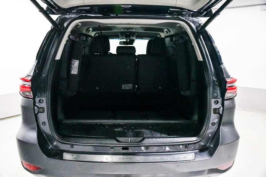 Toyota HILUX SW4 2.8 D-4D TURBO DIESEL SRX 7L 4X4 AUTOMÁTICO 12