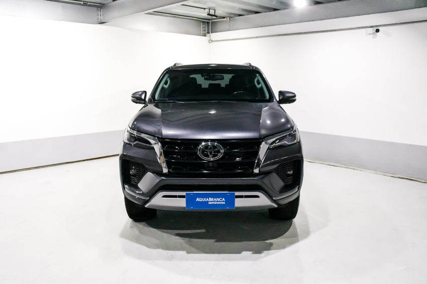 Toyota HILUX SW4 2.8 D-4D TURBO DIESEL SRX 7L 4X4 AUTOMÁTICO 3