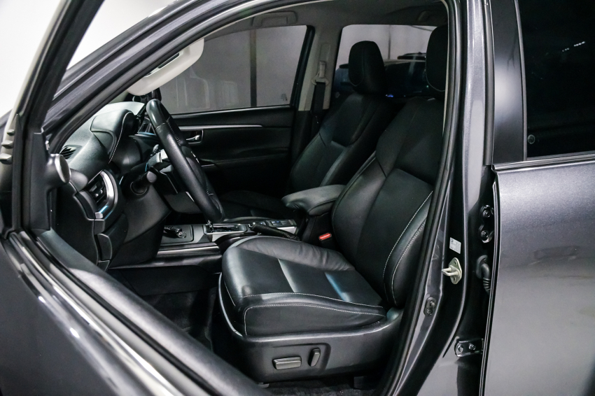 Toyota HILUX SW4 2.8 D-4D TURBO DIESEL SRX 7L 4X4 AUTOMÁTICO 21