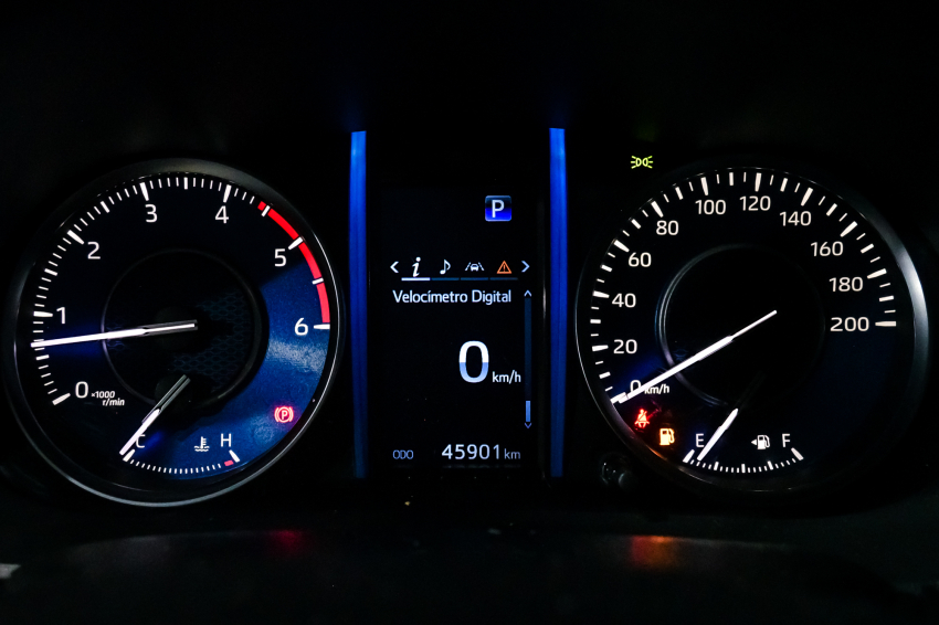 Toyota HILUX SW4 2.8 D-4D TURBO DIESEL SRX 7L 4X4 AUTOMÁTICO 13
