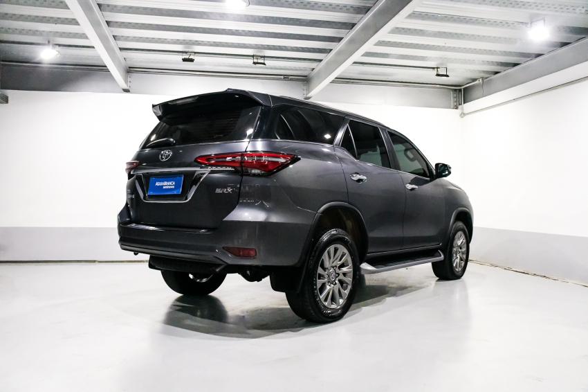 Toyota HILUX SW4 2.8 D-4D TURBO DIESEL SRX 7L 4X4 AUTOMÁTICO 10