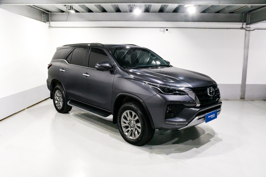 Toyota HILUX SW4 2.8 D-4D TURBO DIESEL SRX 7L 4X4 AUTOMÁTICO 5