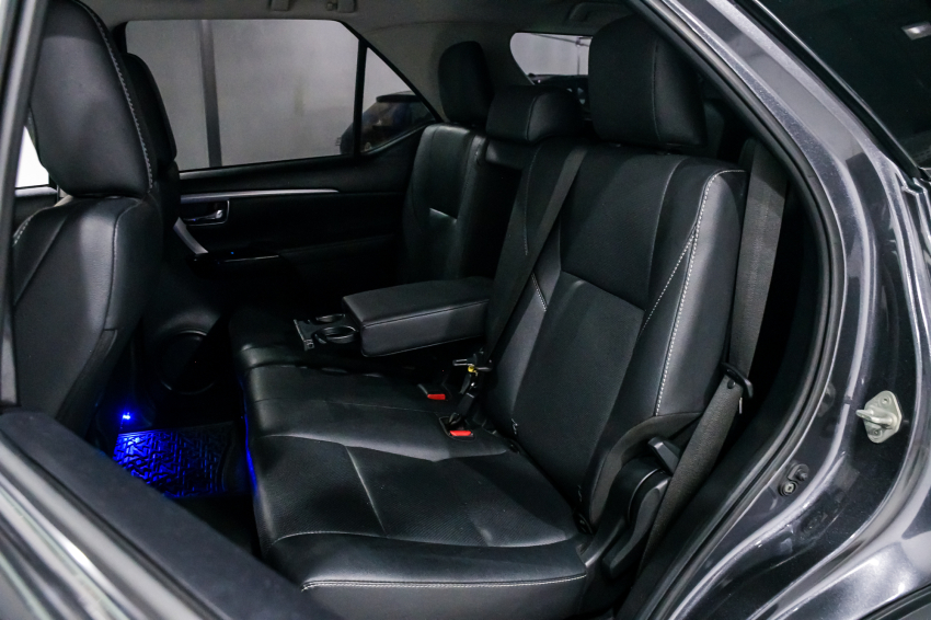 Toyota HILUX SW4 2.8 D-4D TURBO DIESEL SRX 7L 4X4 AUTOMÁTICO 23