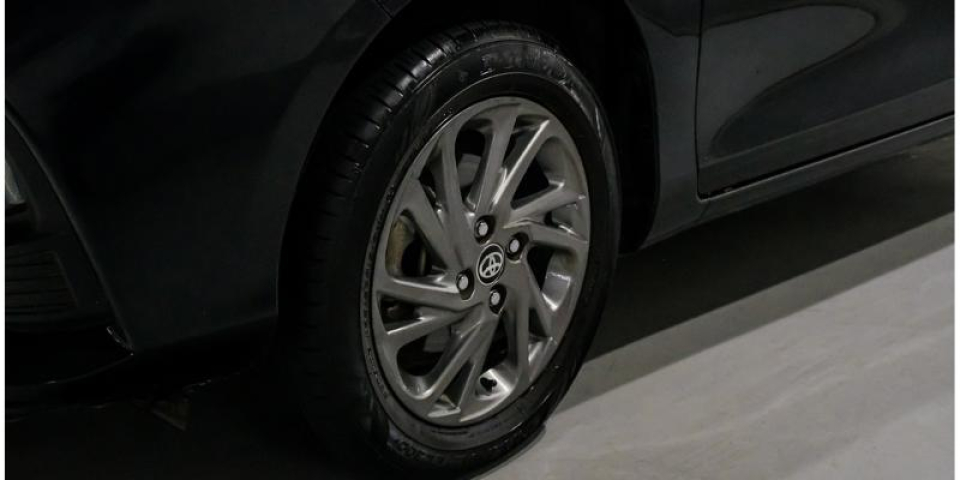 Toyota YARIS 1.5 16V FLEX SEDAN XS MULTIDRIVE 2