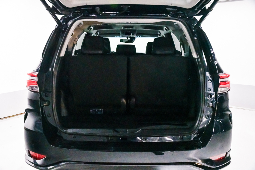 Toyota HILUX SW4 2.8 D-4D TURBO DIESEL SRX PLATINUM 4X4 AUTOMÁTICO 11