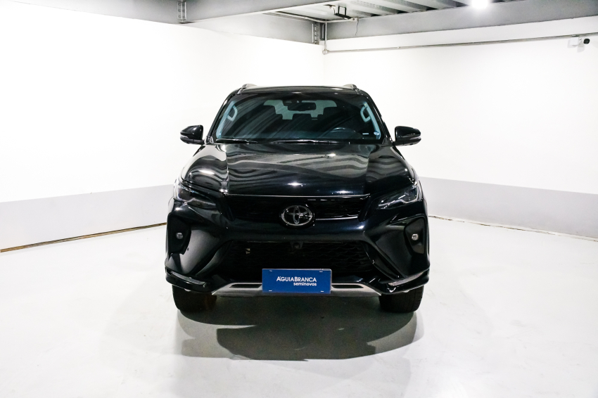 Toyota HILUX SW4 2.8 D-4D TURBO DIESEL SRX PLATINUM 4X4 AUTOMÁTICO 3