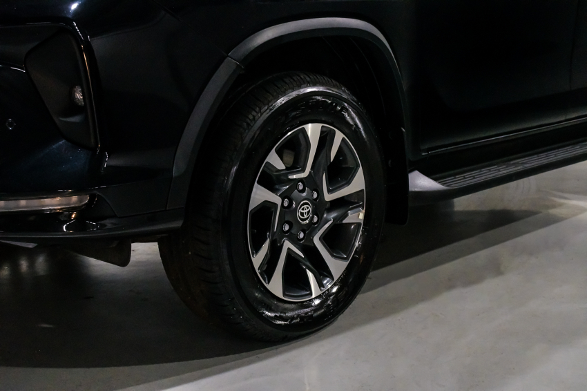 Toyota HILUX SW4 2.8 D-4D TURBO DIESEL SRX PLATINUM 4X4 AUTOMÁTICO 2