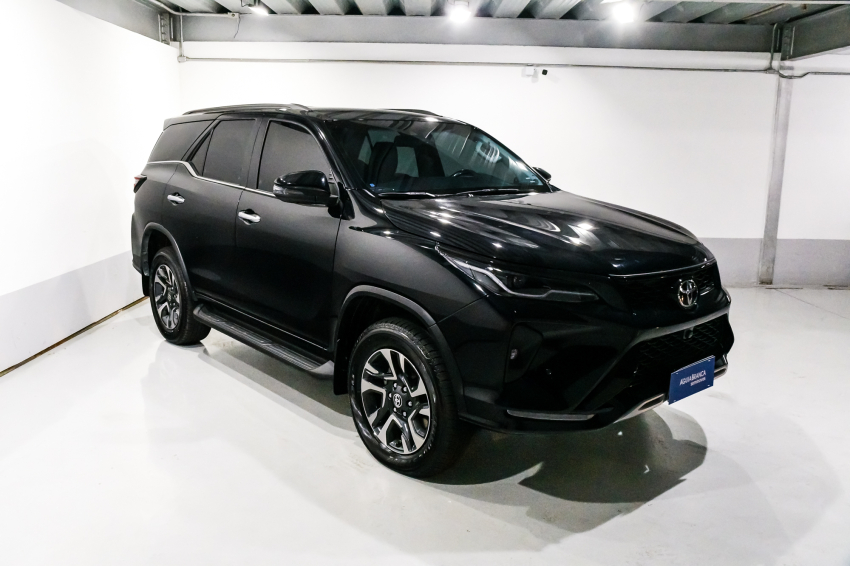 Toyota HILUX SW4 2.8 D-4D TURBO DIESEL SRX PLATINUM 4X4 AUTOMÁTICO 5