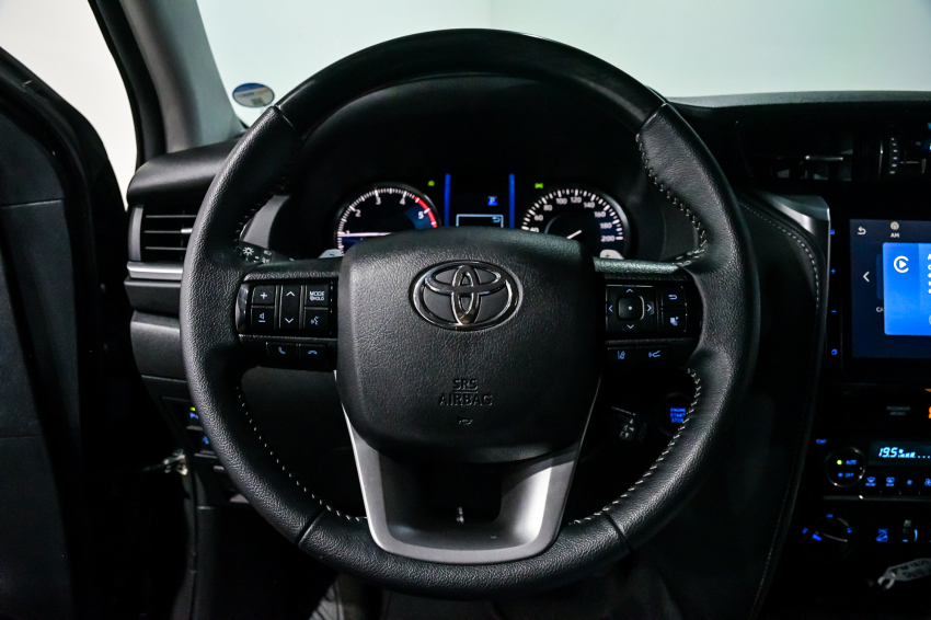 Toyota HILUX SW4 2.8 D-4D TURBO DIESEL SRX PLATINUM 4X4 AUTOMÁTICO 16