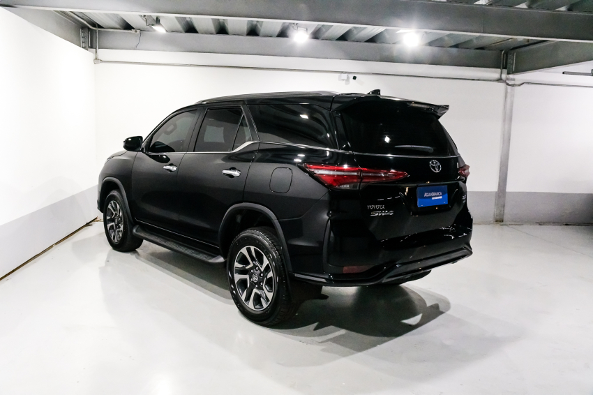 Toyota HILUX SW4 2.8 D-4D TURBO DIESEL SRX PLATINUM 4X4 AUTOMÁTICO 7