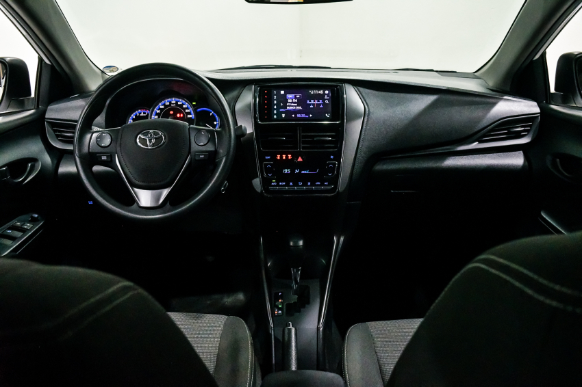 Toyota YARIS 1.5 16V FLEX SEDAN XL MULTIDRIVE 13