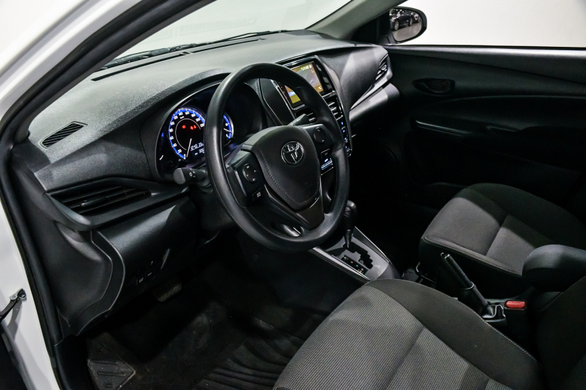 Toyota YARIS 1.5 16V FLEX SEDAN XL MULTIDRIVE 14