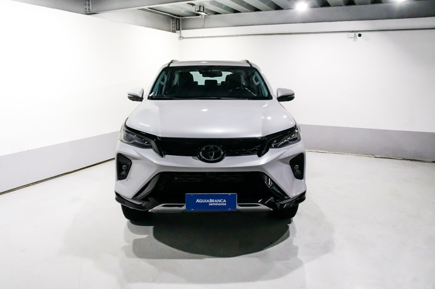 Toyota HILUX SW4 2.8 D-4D TURBO DIESEL SRX PLATINUM 7L 4X4 AUTOMÁTICO 3