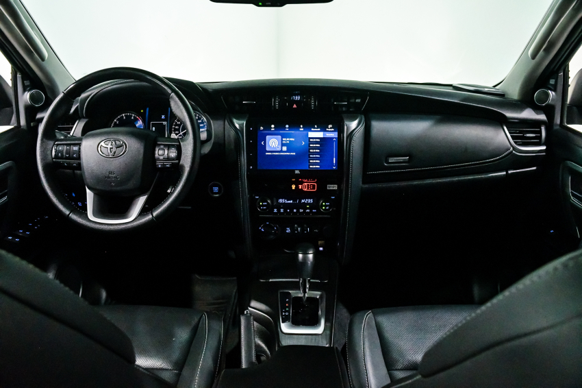 Toyota HILUX SW4 2.8 D-4D TURBO DIESEL SRX PLATINUM 7L 4X4 AUTOMÁTICO 13