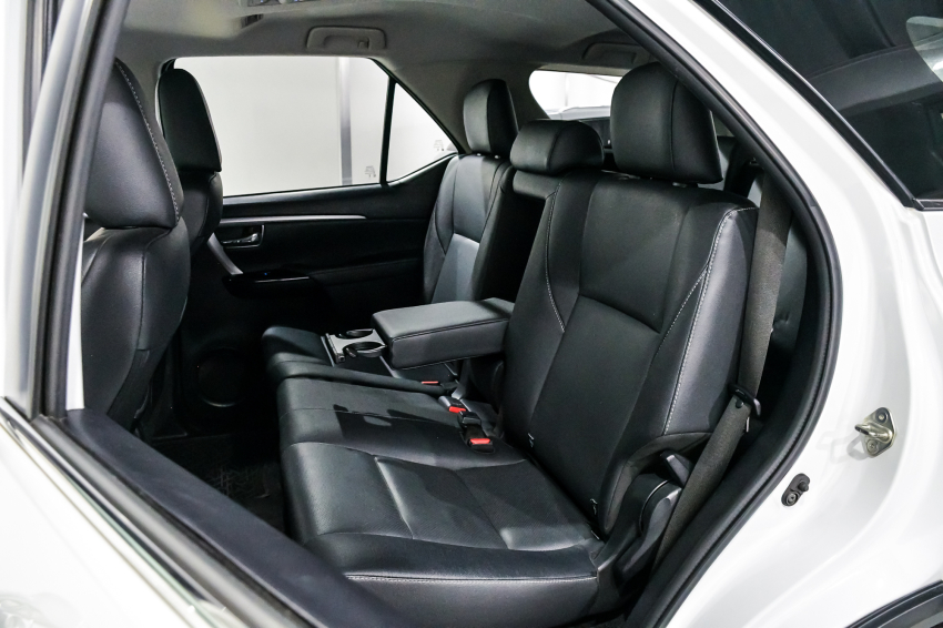 Toyota HILUX SW4 2.8 D-4D TURBO DIESEL SRX PLATINUM 7L 4X4 AUTOMÁTICO 22