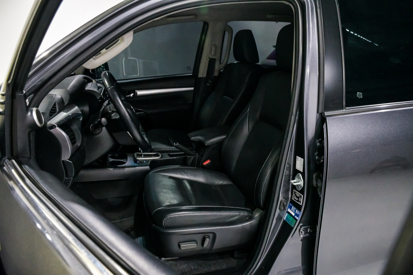 Toyota HILUX 2.8 D-4D TURBO DIESEL CD SRX 4X4 AUTOMÁTICO 20