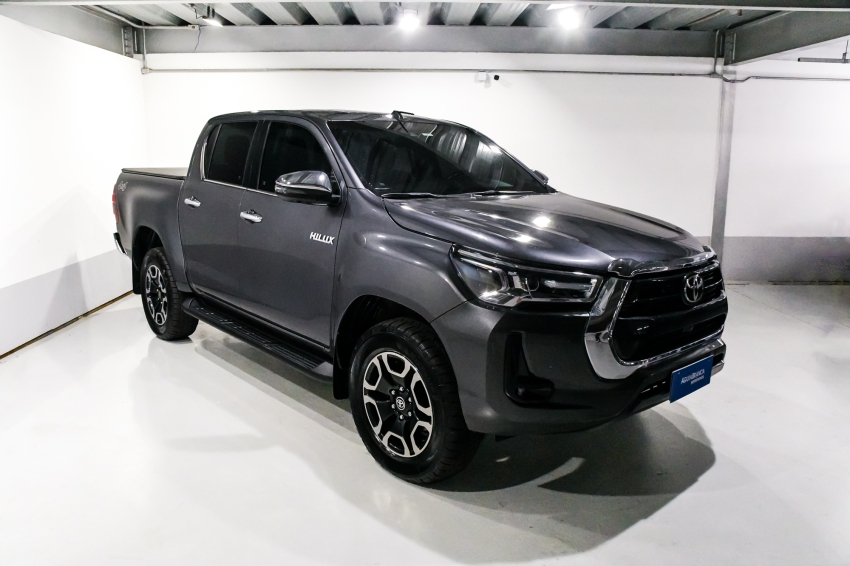 Toyota HILUX 2.8 D-4D TURBO DIESEL CD SRX 4X4 AUTOMÁTICO 5