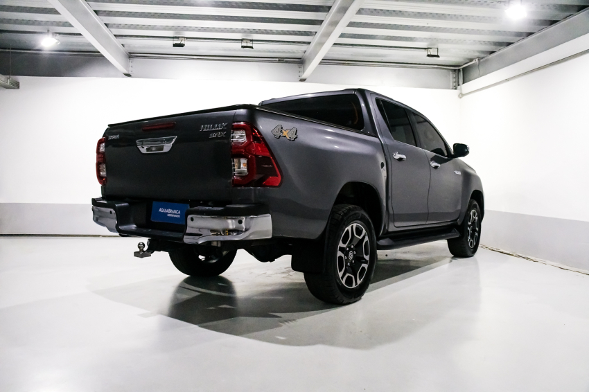 Toyota HILUX 2.8 D-4D TURBO DIESEL CD SRX 4X4 AUTOMÁTICO 10