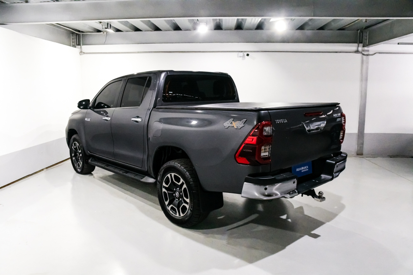 Toyota HILUX 2.8 D-4D TURBO DIESEL CD SRX 4X4 AUTOMÁTICO 7