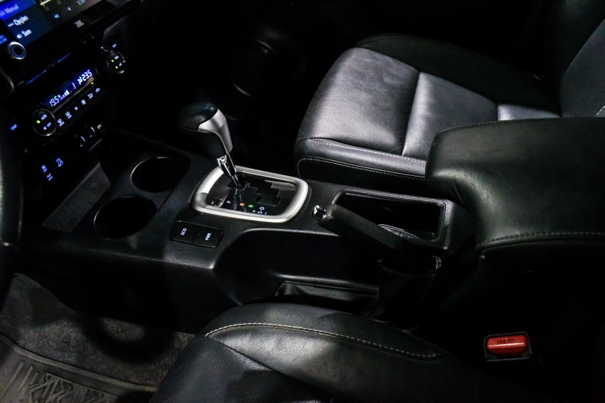 Toyota HILUX 2.8 D-4D TURBO DIESEL CD SRX 4X4 AUTOMÁTICO 18