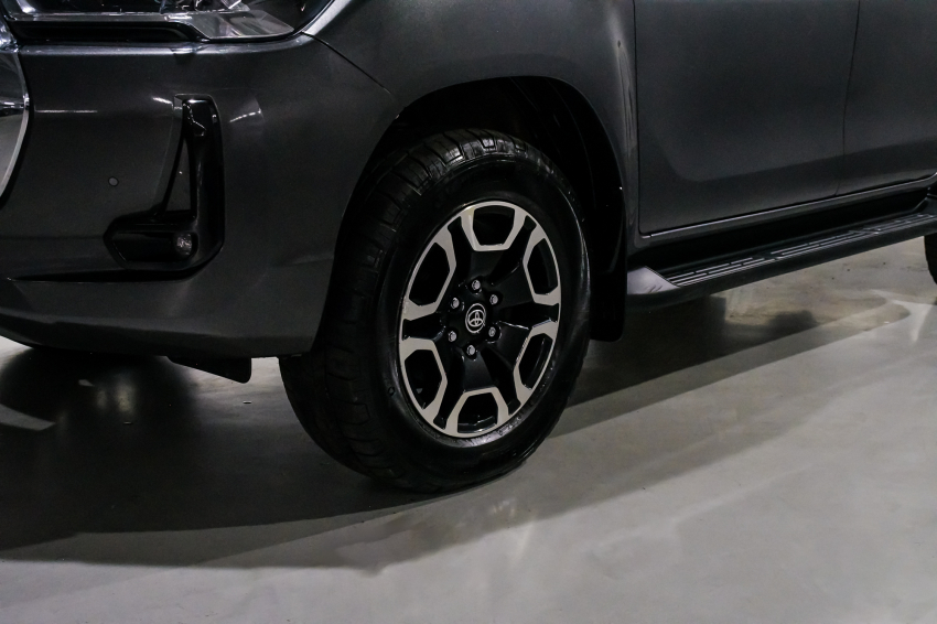 Toyota HILUX 2.8 D-4D TURBO DIESEL CD SRX 4X4 AUTOMÁTICO 2