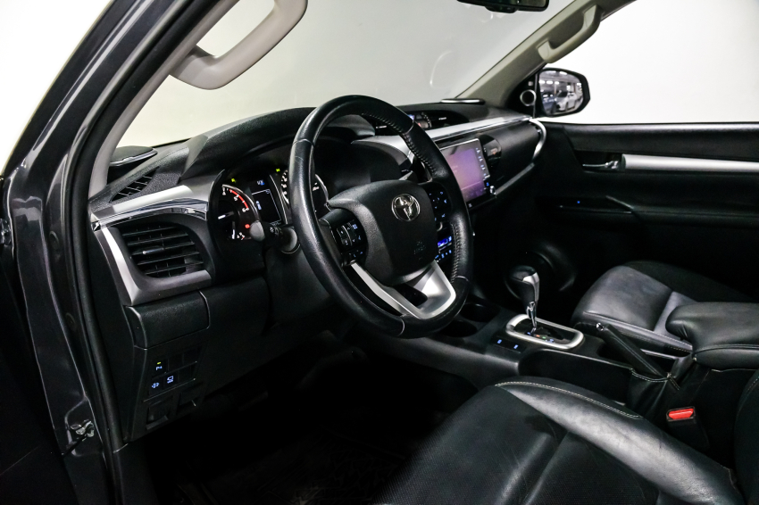 Toyota HILUX 2.8 D-4D TURBO DIESEL CD SRX 4X4 AUTOMÁTICO 13