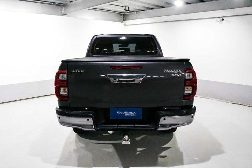 Toyota HILUX 2.8 D-4D TURBO DIESEL CD SRX 4X4 AUTOMÁTICO 8
