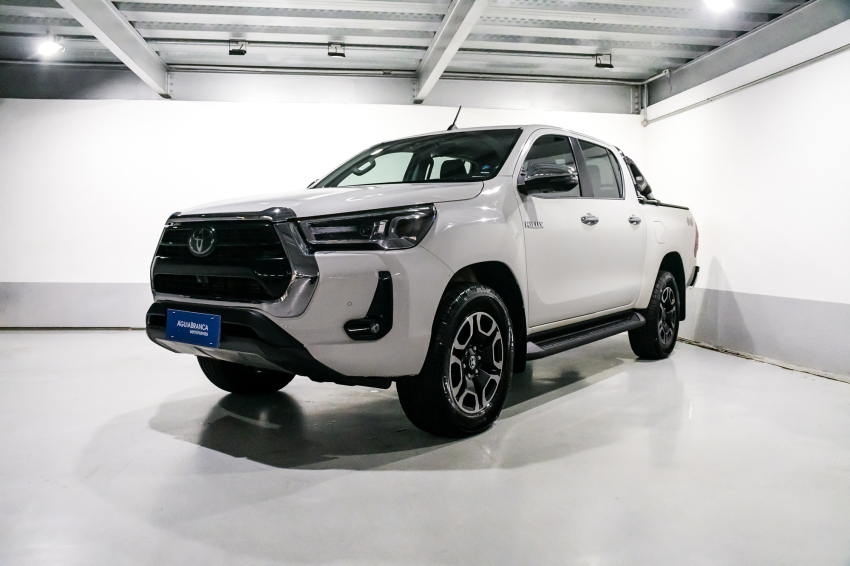 Toyota HILUX 2.8 D-4D TURBO DIESEL CD SRX LIMITED 4X4 AUTOMÁTICO