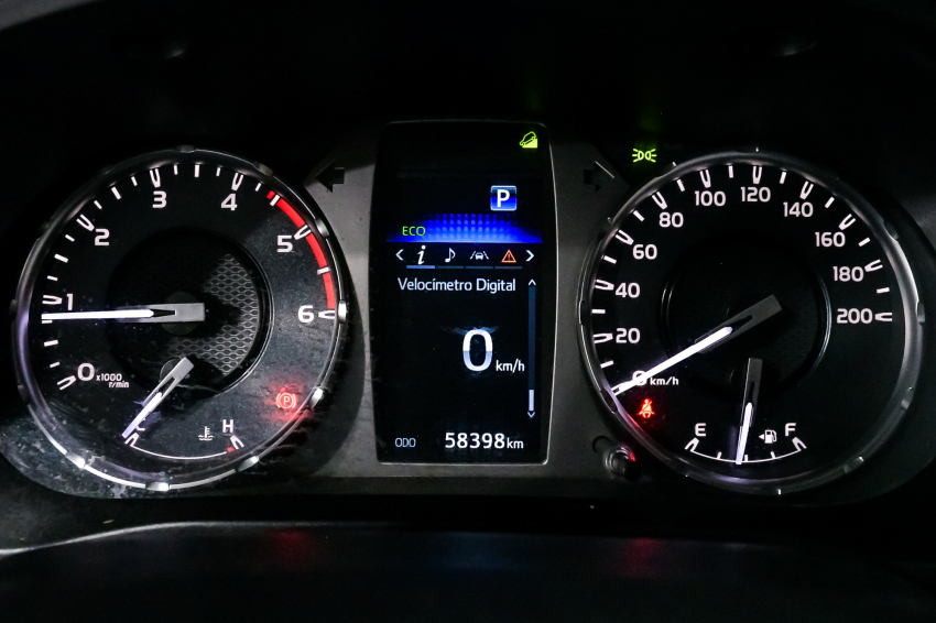 Toyota HILUX 2.8 D-4D TURBO DIESEL CD SRX LIMITED 4X4 AUTOMÁTICO 12